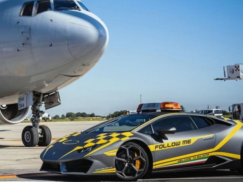 Táxi do aeroporto de Bolonha é um Lamborghini Huracán